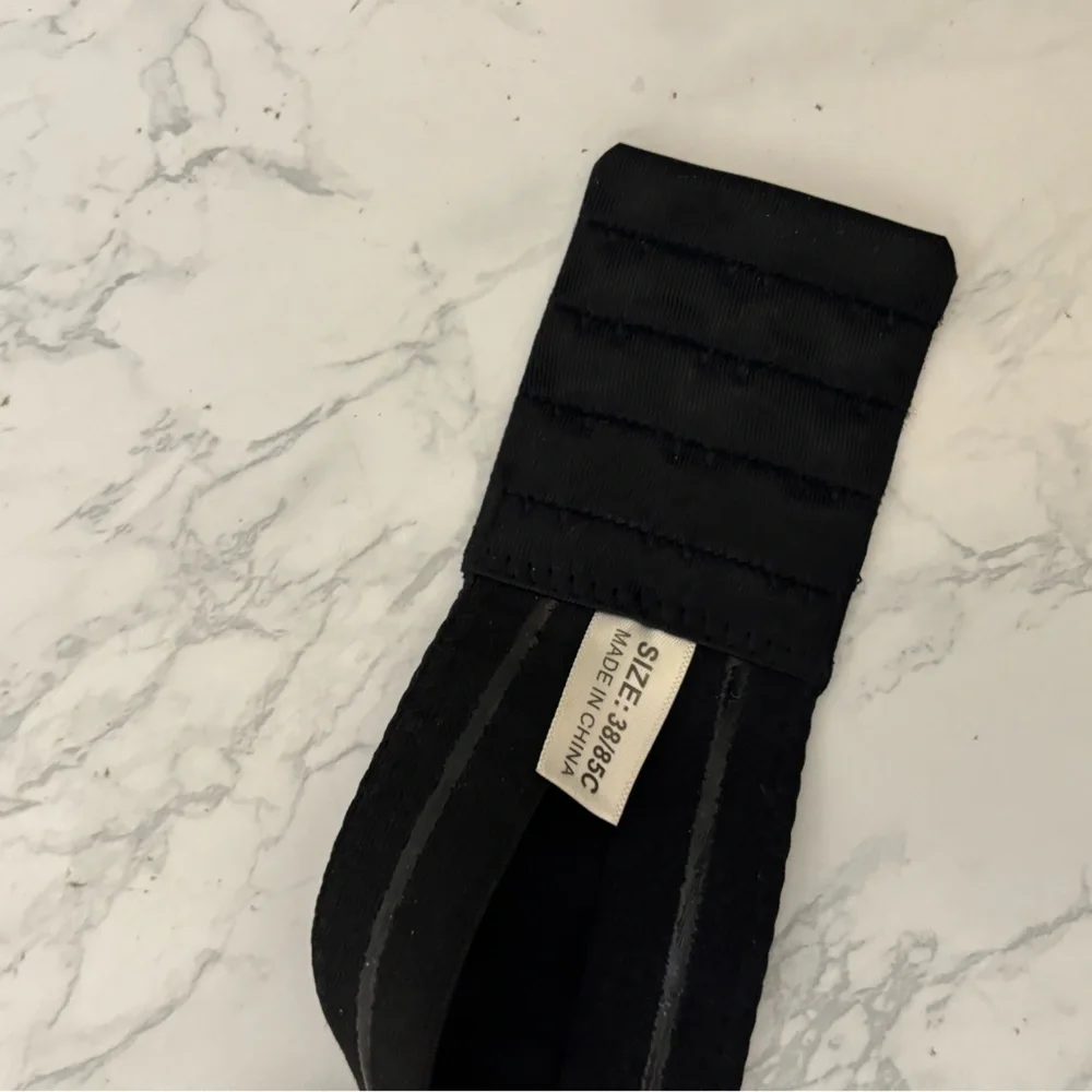 Black Bra, Size 38/85C Strapless Hook Loop Padded​ - Picture 6 of 7